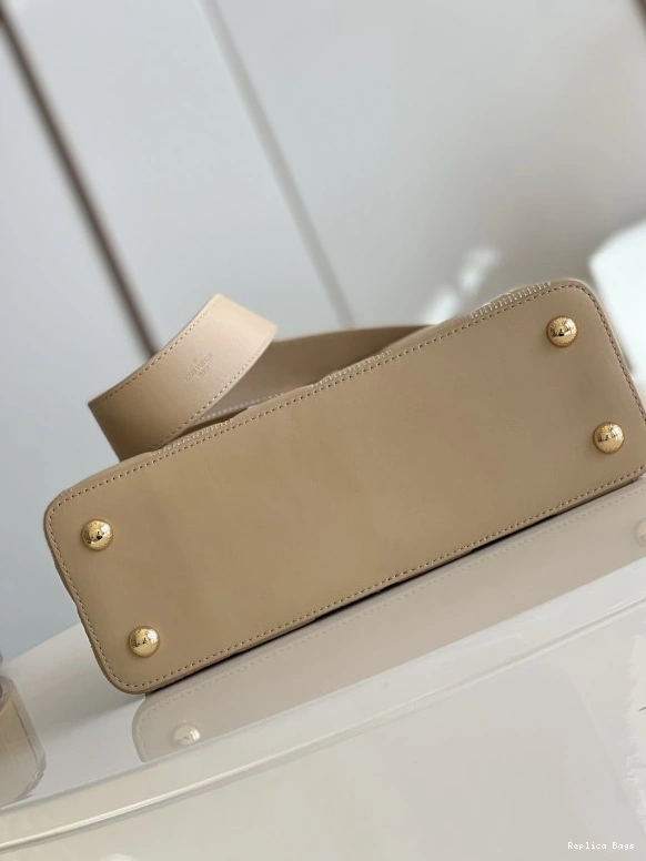 Affordable LOUIS CAPUCINES VUITTON MM 0727